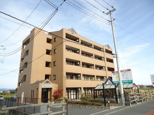 【太田市西矢島町のマンションの建物外観】