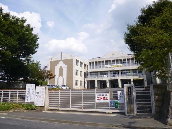 【大津市萱野浦のマンションの小学校】