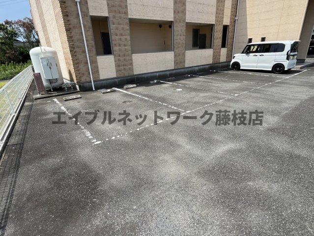 【フレンズ浜通りの駐車場】