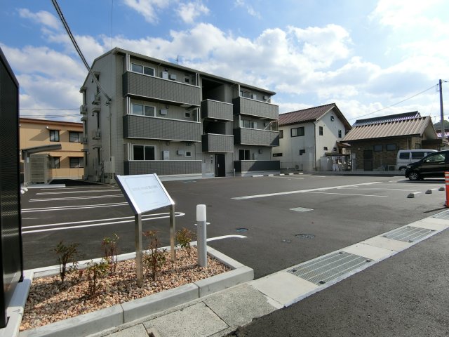 【米子市観音寺新町のアパートの駐車場】