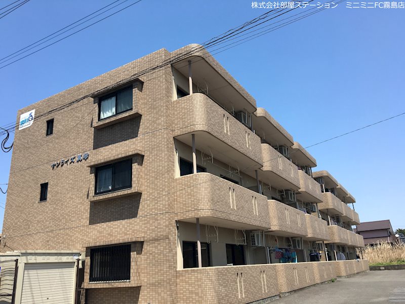 霧島市隼人町真孝のマンションの建物外観