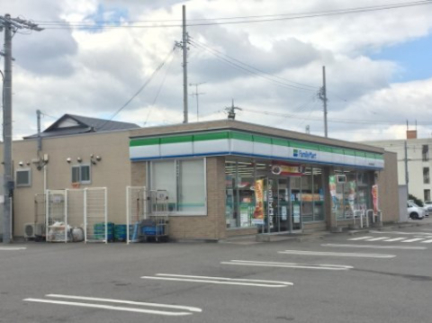 【知立市谷田町西のアパートのコンビニ】