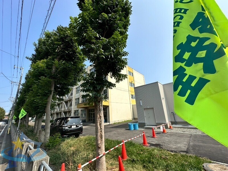 【札幌市西区八軒八条東のマンションの小学校】