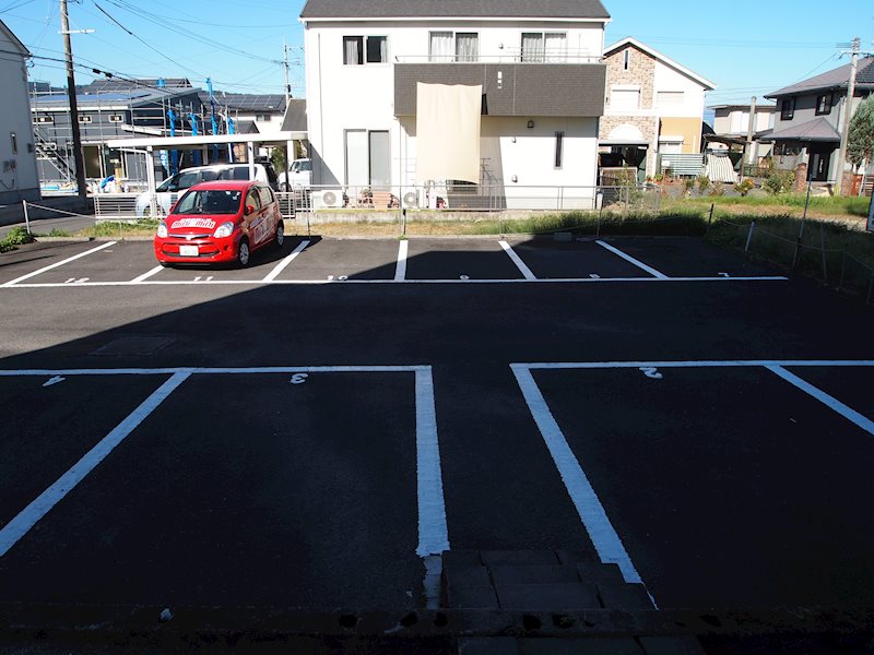 【霧島市隼人町真孝のマンションの駐車場】