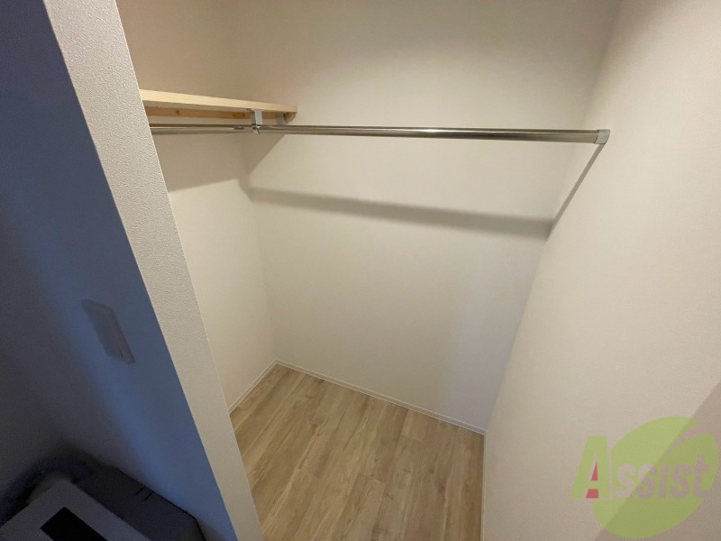 収納　クローゼットは奥行きもあり、荷物が多い方でも安心です。