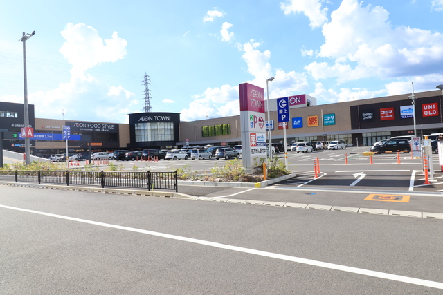 ショッピングセンター　イオンタウン茨木太田（ショッピングセンター）まで1025m