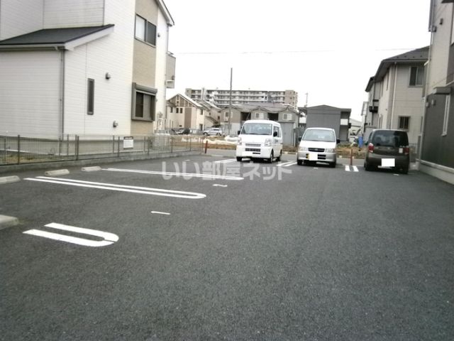 【メゾン・ジャンティーユの駐車場】