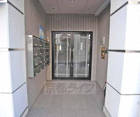 【京都市左京区高野上竹屋町のマンションのエントランス】