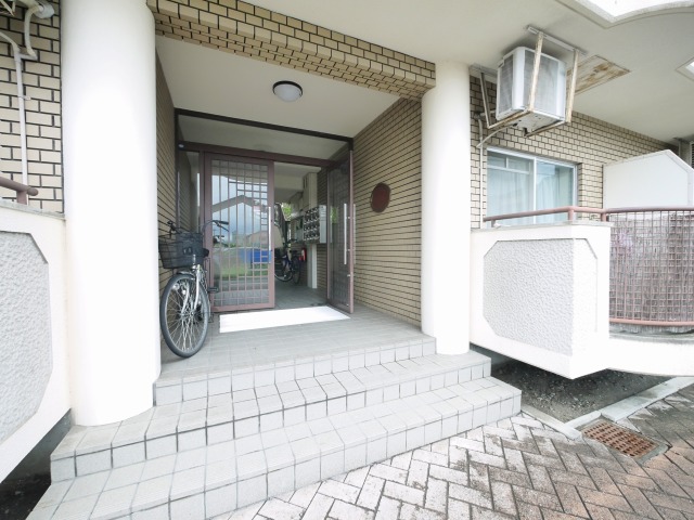 エントランス　ゆとりのあるエントランスです