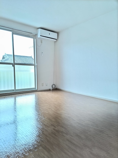 居室・リビング　★洋室１０帖の１Ｋ★（同間取り参考写真）