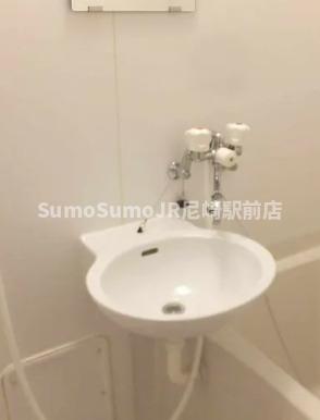 洗面設備　明るい洗面所です