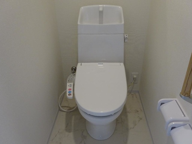 ＪＲ青梅線 羽村駅 徒歩4分 3階建 築4年のトイレ写真