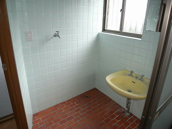 洗面設備　洗濯機置けます。