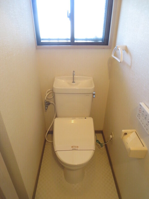 トイレ　３０１　温水洗浄暖房便座トイレ