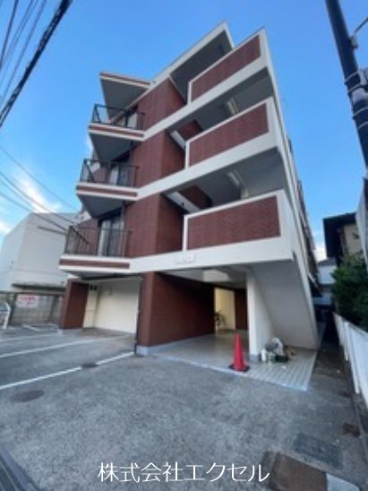 建物外観　4階建てRC造のマンションです。