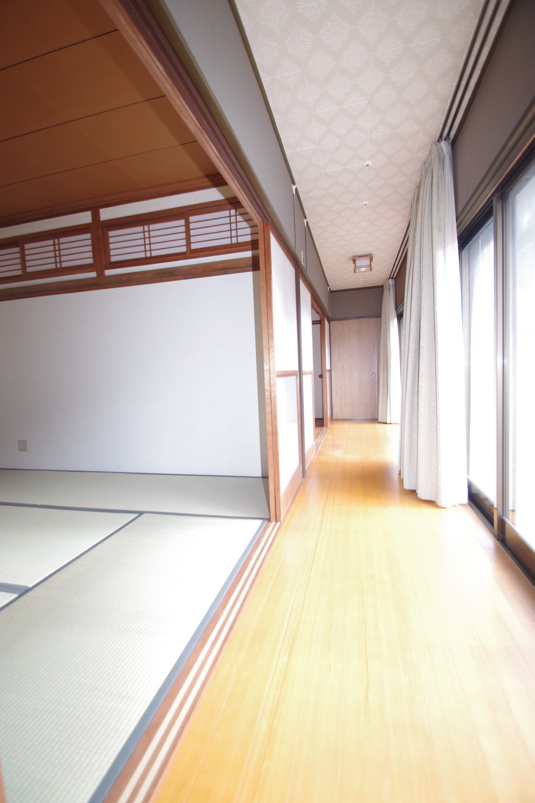 その他共有部分　縁側です！晴れた日はここでのんびり過ごす時間もありですね！