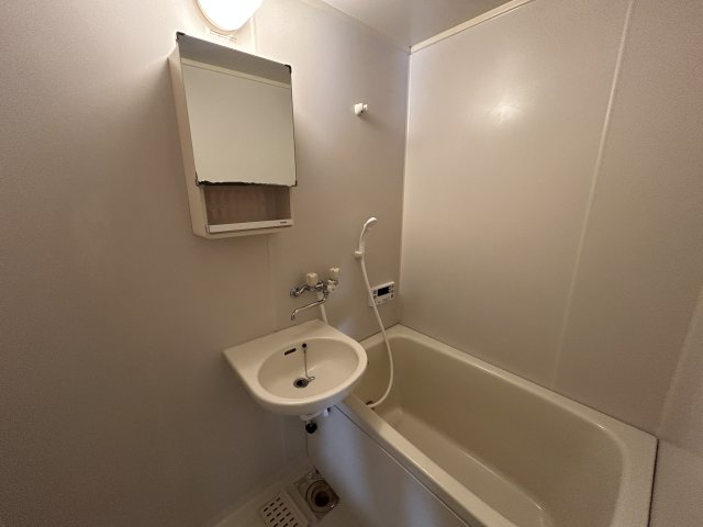 バス・シャワールーム　※同物件別号室の写真になります