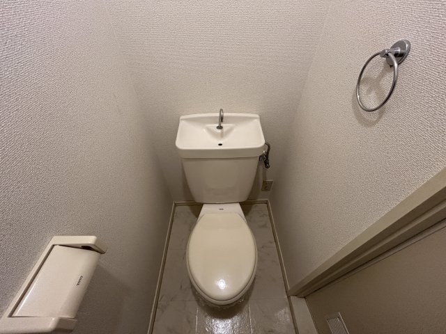 トイレ　※同物件別号室の写真になります
