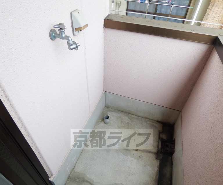 その他部屋・スペース　バルコニーに洗濯機が置けます。