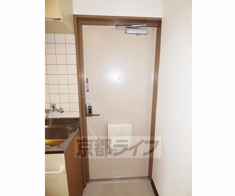 その他設備　しっかりしたドアです。