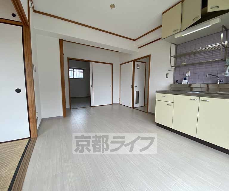 居室・リビング　落ち着いた雰囲気のお部屋です