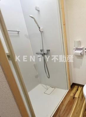 バス・シャワールーム　さっと体を洗えるシャワールーム付です