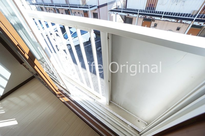 バルコニー　バルコニー前面が駐車場になっていますので、日当たり良好☆