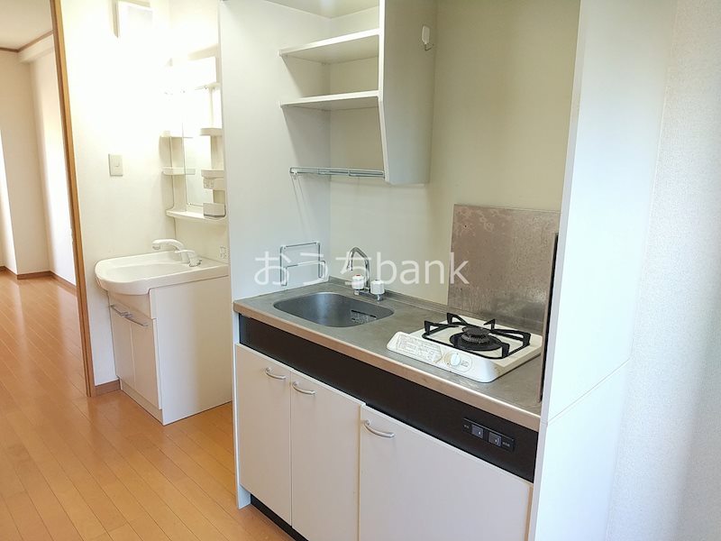 キッチン　キッチンにはガスコンロが付いているのでお料理もできますね。