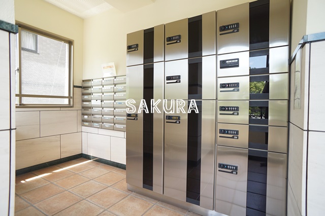 その他共有部分　外出の多い方でも安心の宅配ボックス付き♪