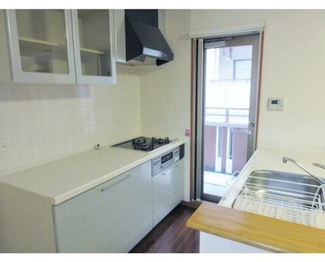 キッチン　広々使える快適な調理スペースです♪