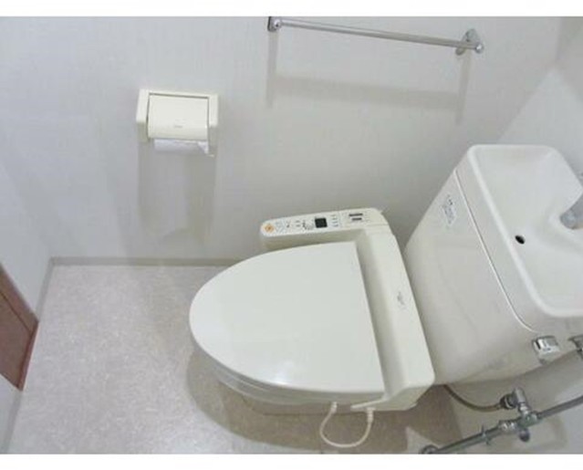 トイレ　嬉しい温水洗浄便座♪
