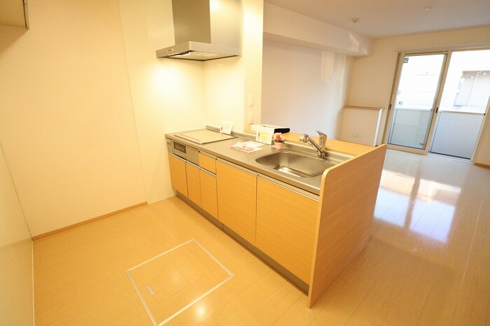 キッチン　カウンターキッチン（IHクッキングヒーター付き）