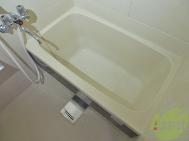 バス・シャワールーム　ゆったり広さのユニットバスですね疲れも取れそうですよ