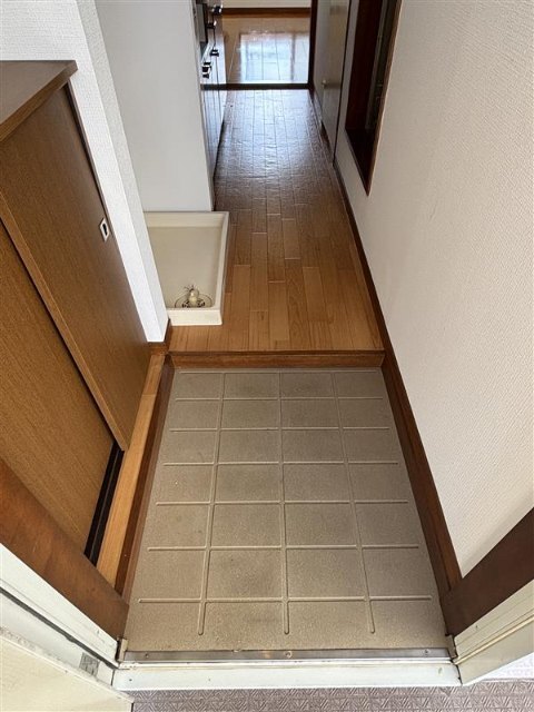 玄関　別部屋の写真になります。