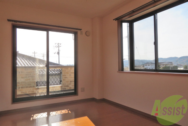 その他部屋・スペース　角部屋で寝室に窓２面ありますね。