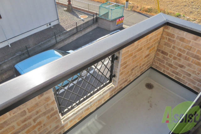 バルコニー　バルコニーがついてお洗濯もたくさん干せますね。