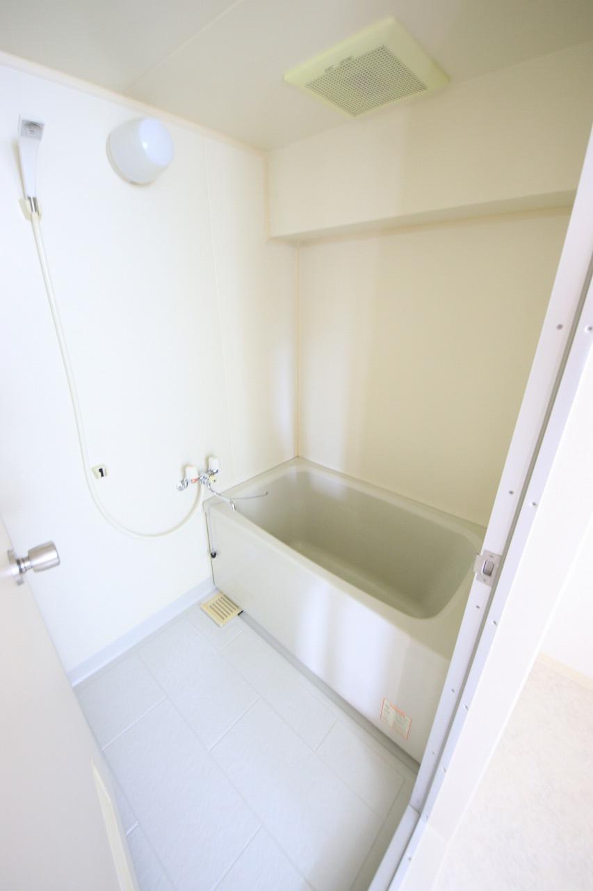 バス・シャワールーム　追い焚き機能付きでいつでも温まれます◎