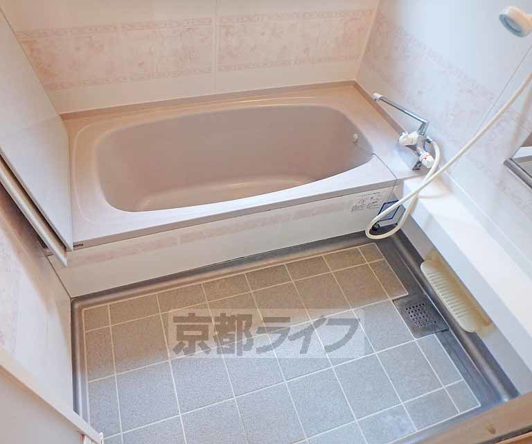 バス・シャワールーム　ゆったり浸かれるお風呂です。