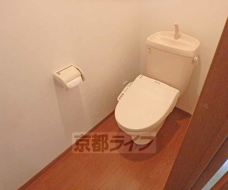 トイレ　ウォシュレット機能付きトイレです。