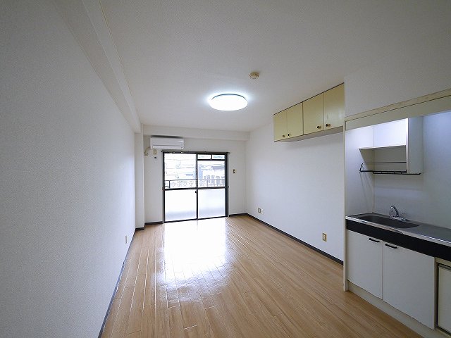 居室・リビング　明るい洋室です。