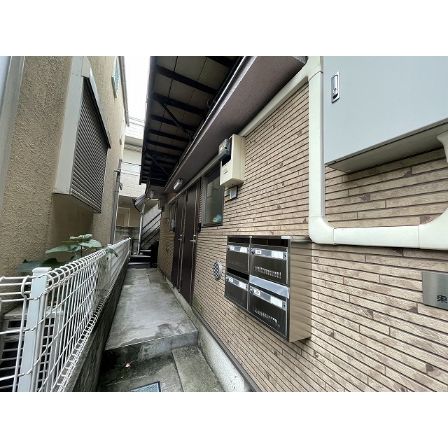 エントランス　落ち着いたエントランスです