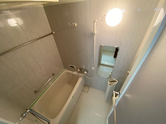 バス・シャワールーム　浴室乾燥機付きで便利です！