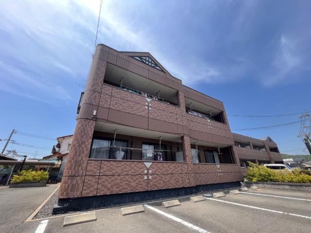 建物外観　外観写真（昼）です。