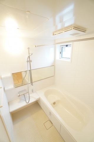 バス・シャワールーム　※同物件・反転タイプの写真です。