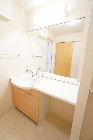 洗面設備　※同物件・反転タイプの写真です。