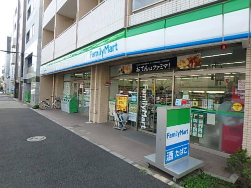 コンビニ　ファミリーマート 大塚三丁目店（コンビニ）まで18m