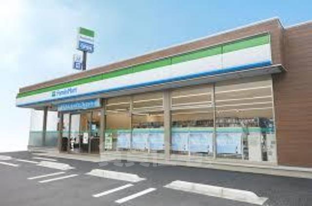 コンビニ　ファミリーマート　調布つつじヶ丘（コンビニ）まで636m