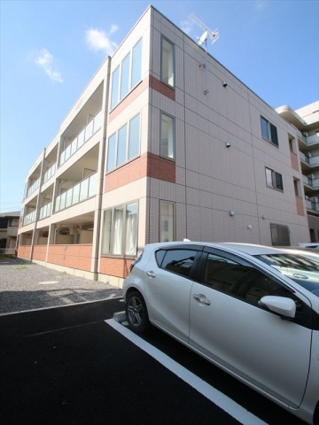 建物外観　金町駅まで徒歩10分　オートロック・宅配BOX付　ネット無料