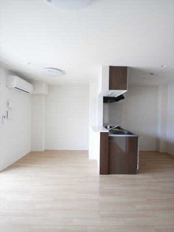 居室・リビング　10.6帖リビング　南向きで明るいお部屋