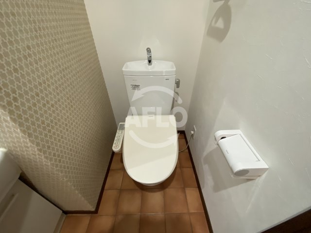 トイレ　ウインズコート西梅田II　温水洗浄便座